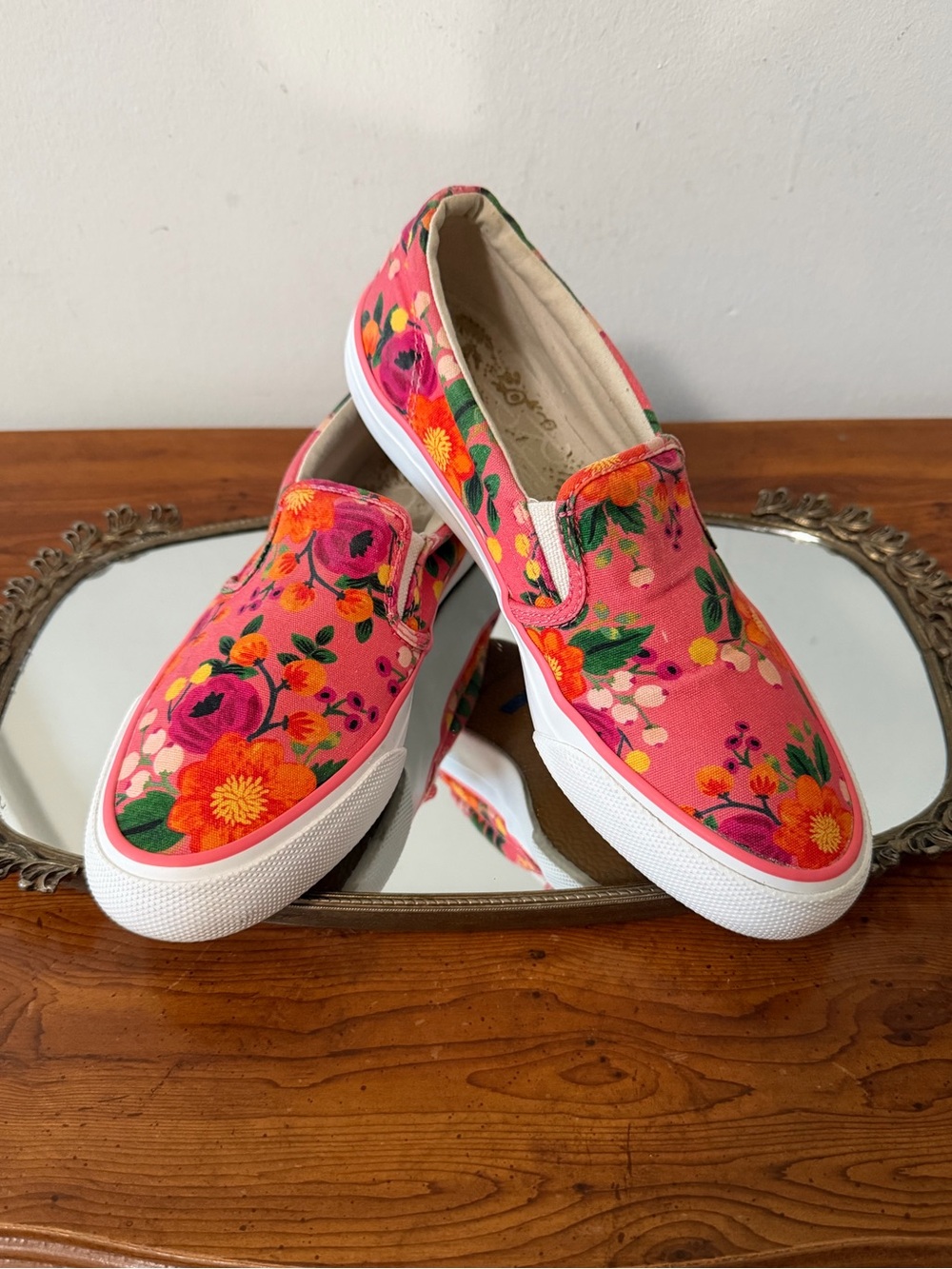 Women's Pink Floral Slip-On Canvas Sneakers 🌸